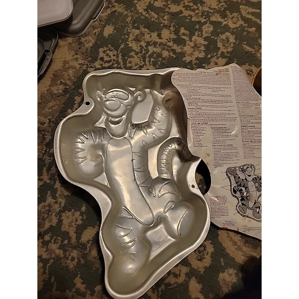 2 Wilton Tigger & Winnie The Pooh Cake Pans Disney Full Size 2105-3001 505-401